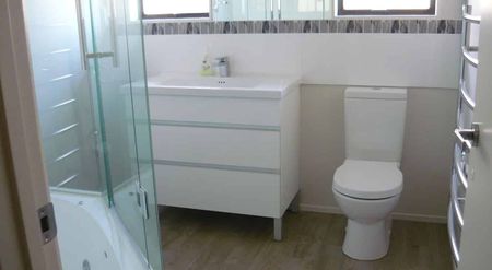 Great Location - Large Deck & View to Rangitoto! - Photo 3