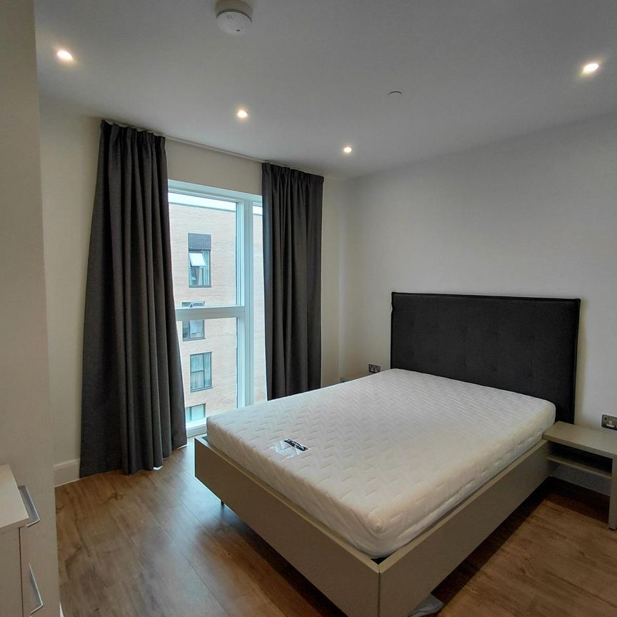 Uncle, Colindale, London - Photo 1