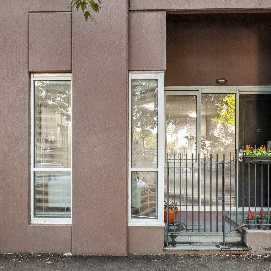 Unique Unfurnished One Bedroom Apartment - Photo 1