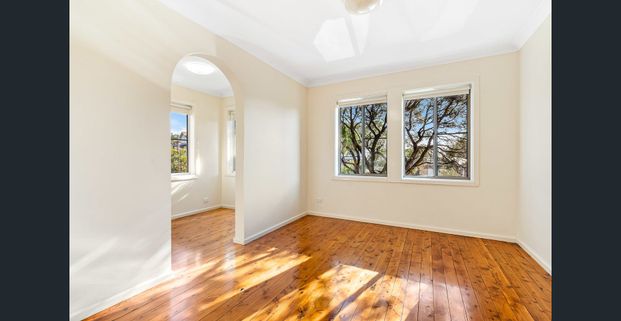 Character-Filled Art Deco Apartment with Oversized Study Space - Photo 1
