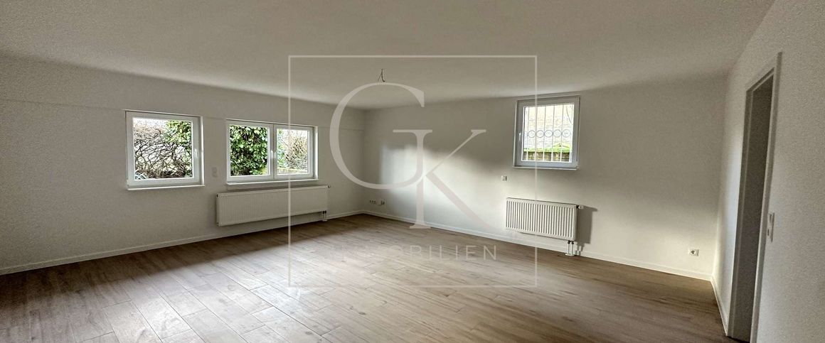 Erstbezug nach Modernisierung von geräumiger Souterrain-Wohnung (2 ZKDB) mit Terrasse und Stellplatz - Foto 1