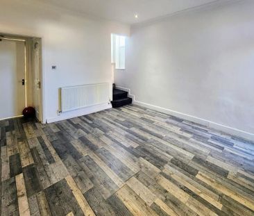 3 bedroom end of terrace house to rent - Photo 1