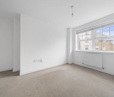Flat to rent - Wells View Drive, Bromley, BR2 - Photo 1