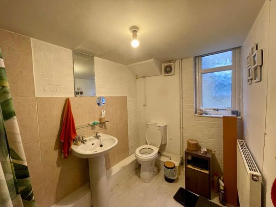 1 Bed Flat, Moon Street, BS2 - Photo 1