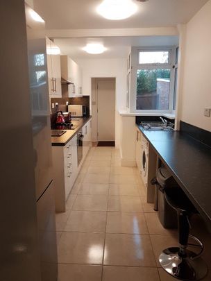 1 bedroom in a house share to rent - Photo 1