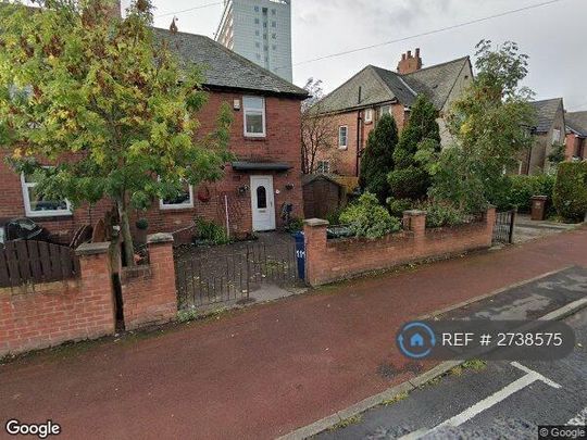 3 bedroom semi-detached house to rent - Photo 1