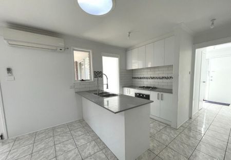 Conveniently Located - Photo 2