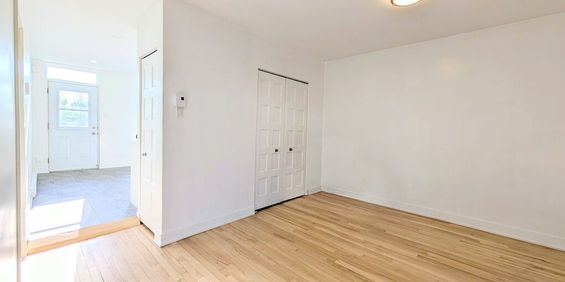 Renovated 4 1/2, TOP FLOOR, Verdun - Photo 3