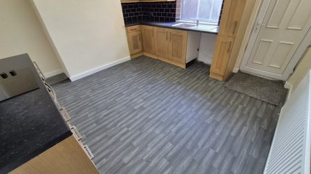 2 bed Terraced - To Let - Photo 3