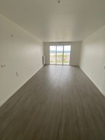 Location Appartement 3 pièces 69m² - Photo 2