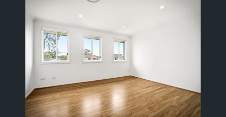 Expansive Freestanding Townhome in a Highly Desired Pocket - Photo 3