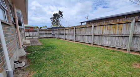 Tidy Three Bedroom Home - Photo 4