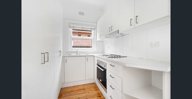 Two-Bedroom Home in a Peaceful Kingsgrove Location - Photo 1