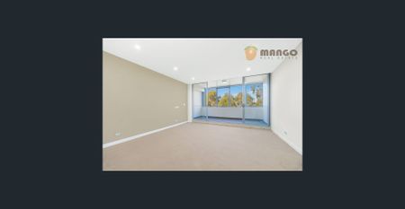 Very Spacious Modern Apartment with a Study at a Quiet Location - Photo 2