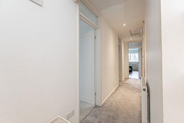 2 bedroom Flat To Let - Photo 1