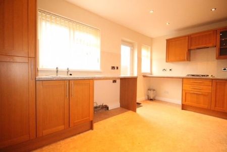 2 bedroom semi-detached house to rent - Photo 5
