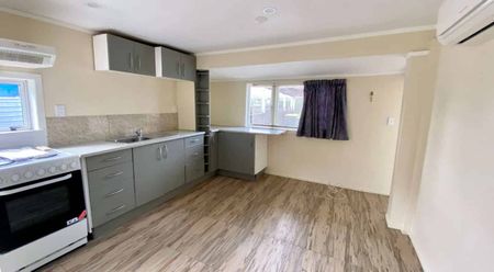 Charming 1 Bedroom 1 Bathroom house for rent in Kelston @ $450pw - Photo 3