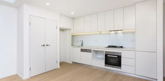 MGM MARTIN – ONE BEDROOM APARTMENT - Photo 2