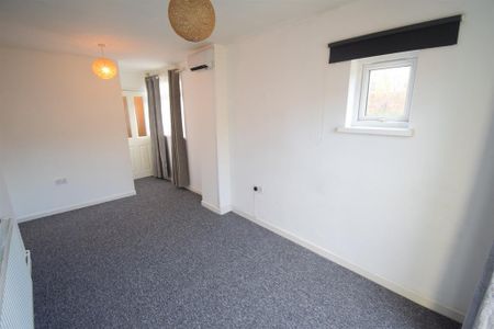 2 bedroom ground floor flat to rent - Photo 4