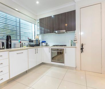 Modern, furnished townhouse for rent - Photo 6