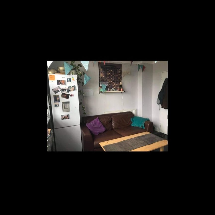 4 Bed Flat, Kestrel House, EC1V - Photo 1