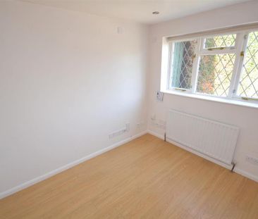 4 bedroom detached house to rent - Photo 5
