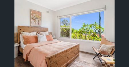 Well-Positioned Five-Bedroom Home in Oak Flats. - Photo 2