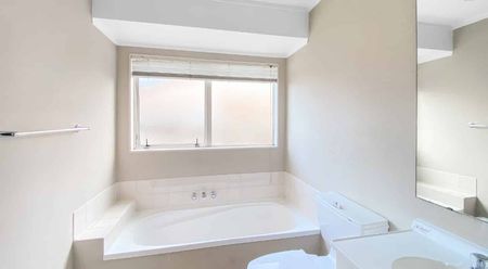 Tidy family house in Burswood - Photo 4