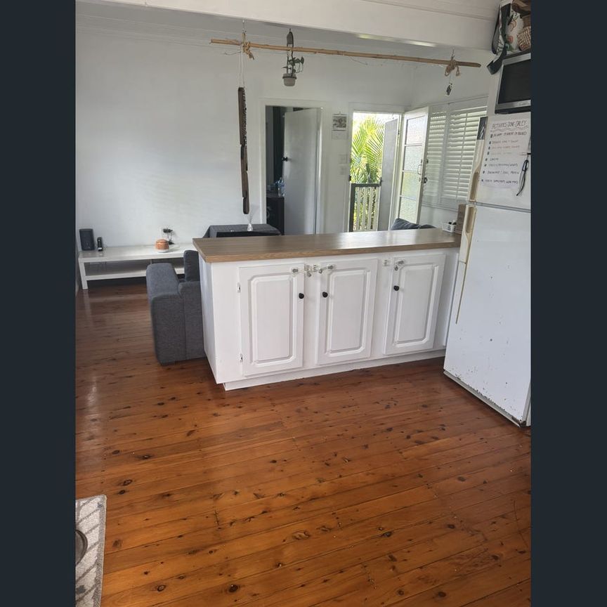 FOR RENT - Charming 2-Bedroom Home in Sandgate - Photo 1