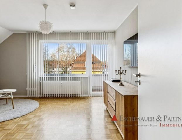 Willkommen in Ihrem neuen Rückzugsort - einer möblierten 2-Zimmer-Dachgeschosswohnung mit 2 Balkonen - Foto 1