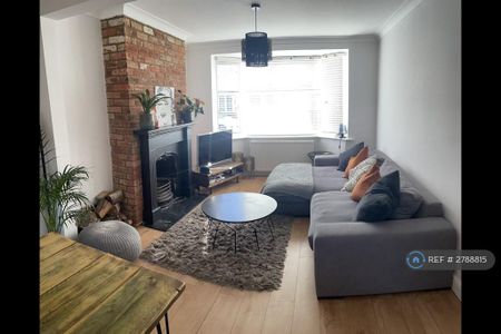 2 bedroom terraced house to rent - Photo 2