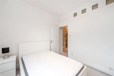 1 bedroom flat in London - Photo 4