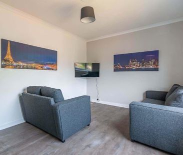 4 bedroom flat share to rent - Photo 4