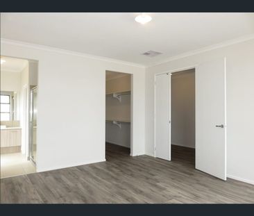 120 Golf Links Drive, Beveridge, Vic 3753 - Photo 2