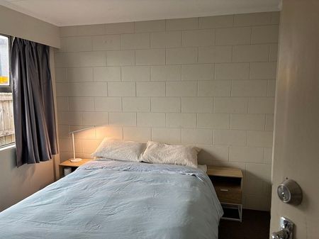 Nice and tidy 2 bedroom Flat- One minute to PLAZA - Photo 2