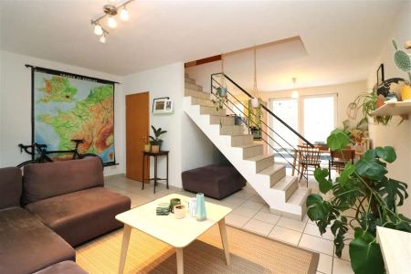 Centrale, zeer gezellige stadswoning met 2 slpk. en koer - Photo 2