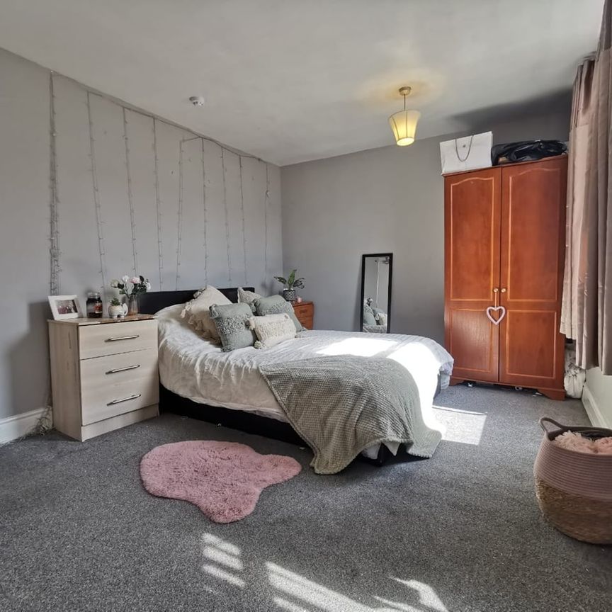 Room in a Shared House, Willowdale Road, L18 - Photo 1