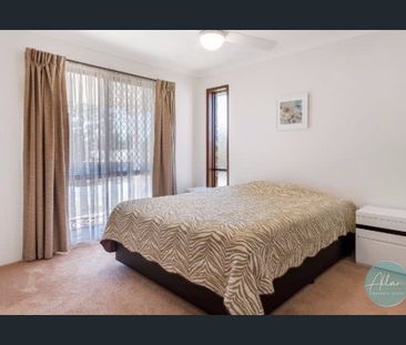 Perfect setting for outside entertaining ... - Photo 5