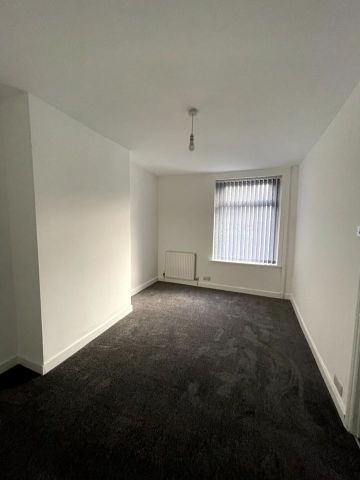 2 Bed Terraced House, Arthington View, LS10 - Photo 4