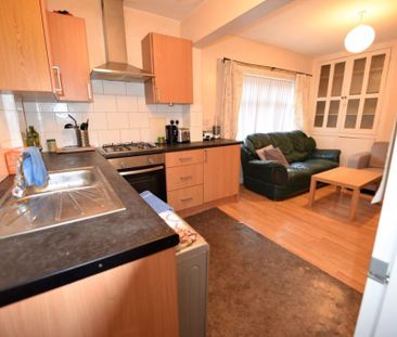 3 bedroom House in Brudenell Road, Leeds - Photo 2