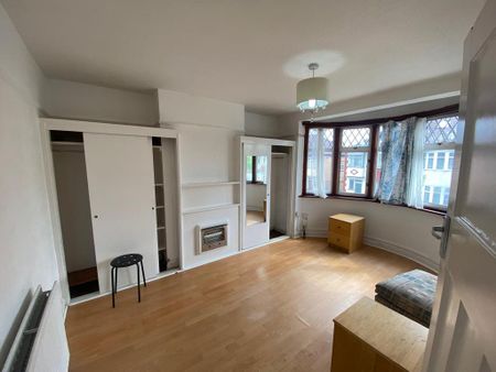 3 bedroom semi-detached house to rent - Photo 5
