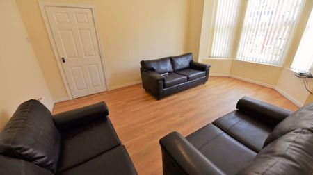 6 bedroom House in Ebberston Terrace, Leeds - Photo 4