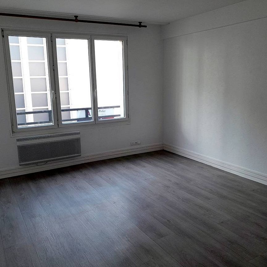 Appartement F1 à louer au coeur du centre ville, secteur Coty - Photo 2