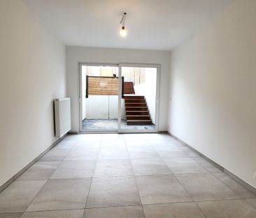 Deze volledig gerenoveerde woning (2025) biedt modern wooncomfort o... - Photo 1