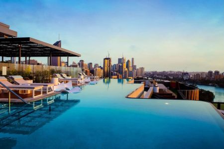 Stunning Unfurnished 2-Bedroom Apartment with Breathtaking City Views - Photo 2