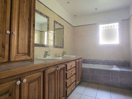 MAISON RECENTE VILLENEUVE LES AVIGNON - 5 pièce(s) - 150 m2, - Photo 5