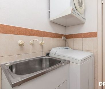 Convenient & Comfortable 1-Bedroom Unit in South Perth - Photo 1