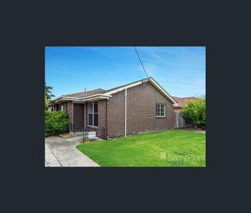 Charming 2 Bedroom Front Unit with Private Courtyard - Photo 5