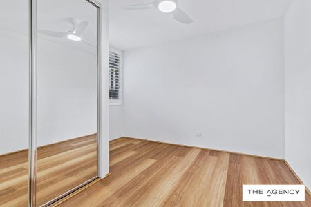 Fully Renovated 2 bedroom Unit Across From Kirra Beach - Photo 4