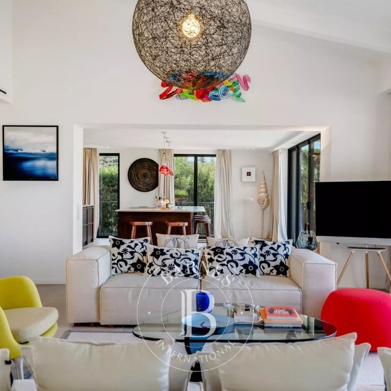 GASSIN – VILLA 6 CHAMBRES - VUE MER - Photo 1